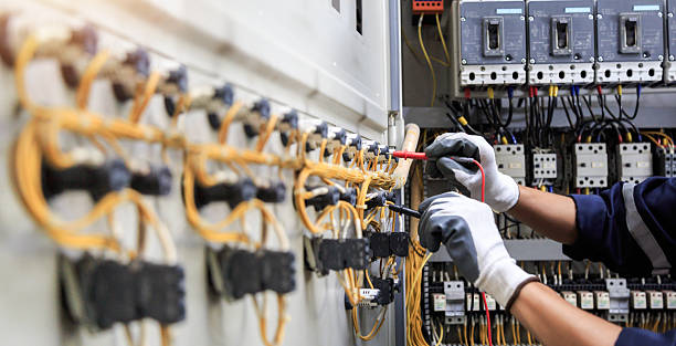 Professional Electrician technician working in Savanna, IL